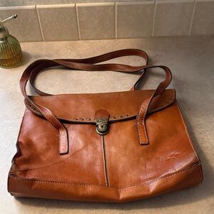 Patricia Nash Tan Leather Shoulder Bag PATRICIA NASH PURSE WITH LOTS OF ROOM